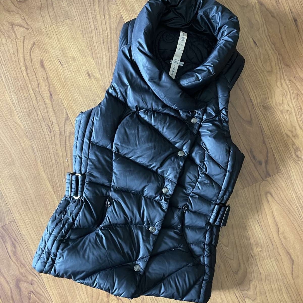 Lululemon Black Down Vest Size E4